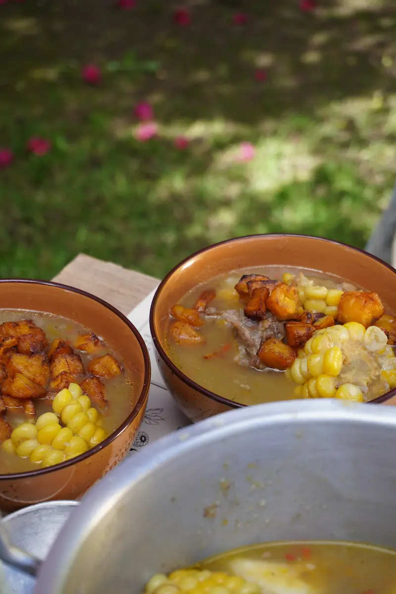 Chía Secreta: Sabores de Vereda Sin Menú, Pura Historia y Sabor Brutal